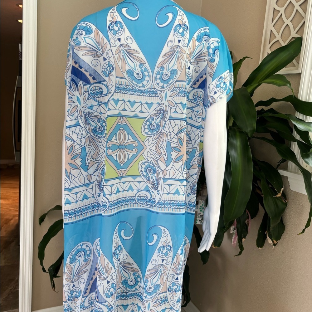 Blue and White Paisley Kimono - Picture 4 of 7